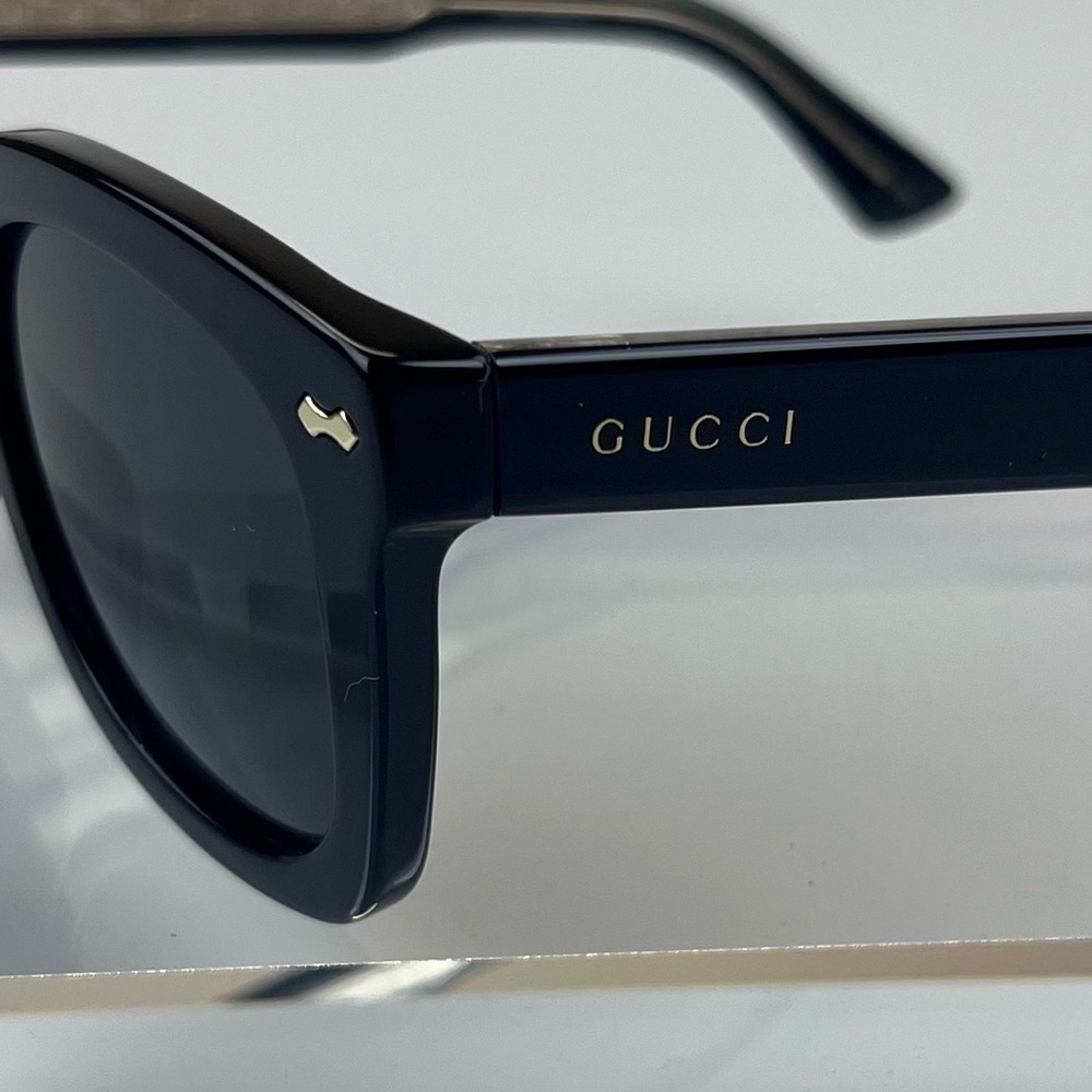 Gucci wayfarer style unisex sunglasses with Gucci logo on arms
